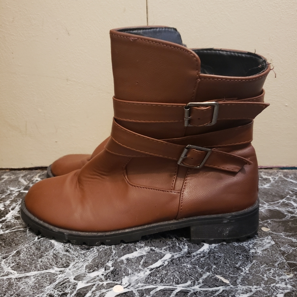 Boots fit like a size us8